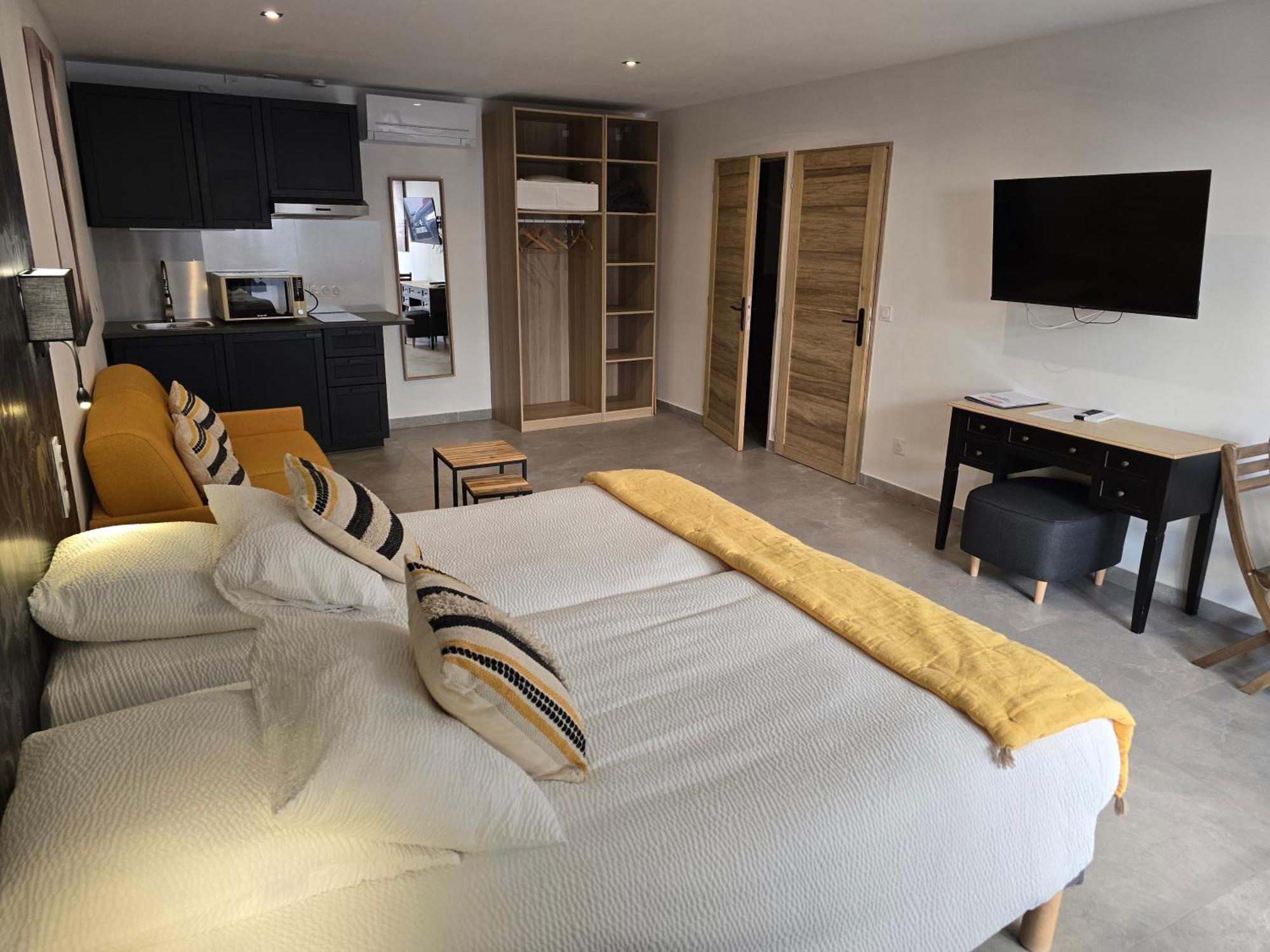 Hotel Les Loges Du Luberon 3*