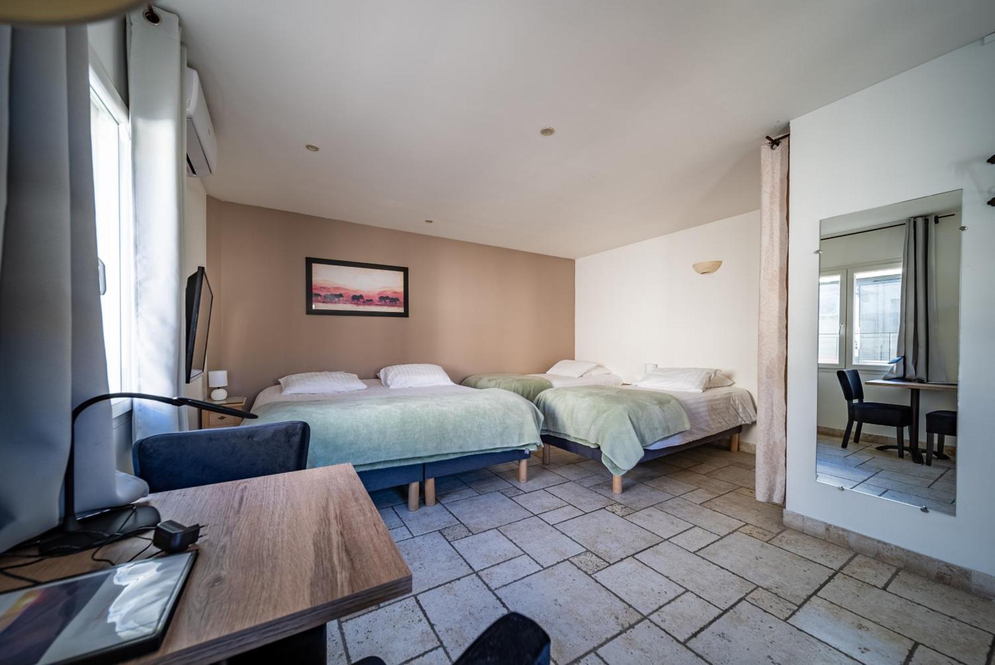 Les Loges Du Luberon Hotel
