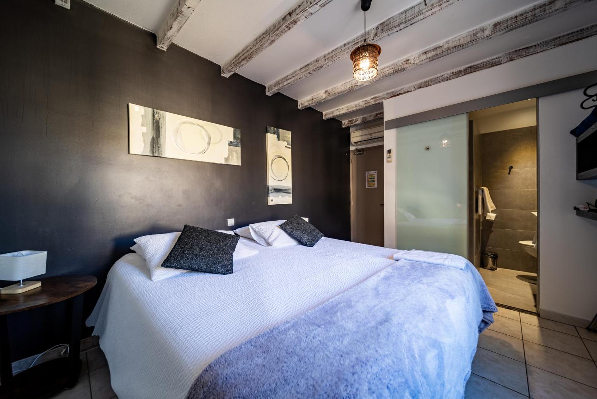 Les Loges Du Luberon Hotel 3*